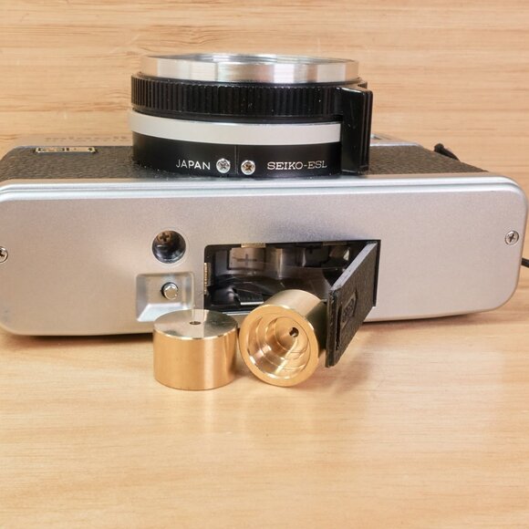 Vintage Minolta Hi-Matic F 35mm Rangefinder Film Camera, Rokkor 38mm f2.7 Lens - Picture 9 of 11